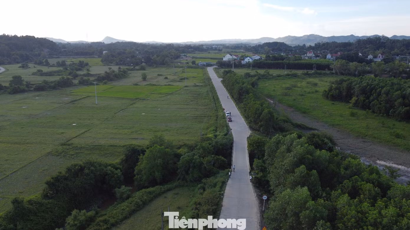 Cây cầu trở thành nút "thắt cổ chai” trên tuyến đường. Cây cầu trở thành nút "thắt cổ chai” trên tuyến đường.