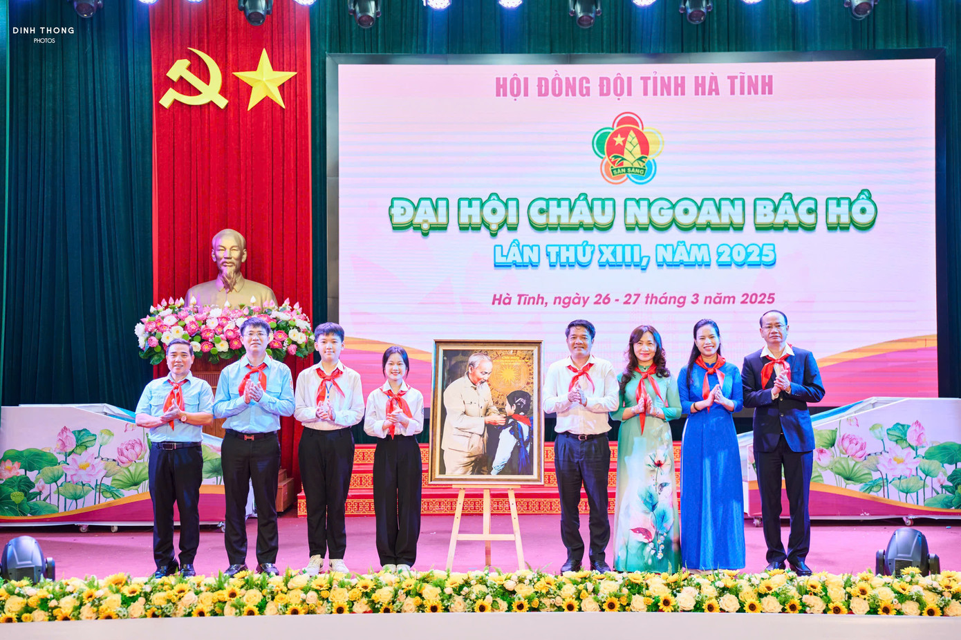 Lãnh đạo tỉnh Hà Tĩnh chúc mừng đại hội.