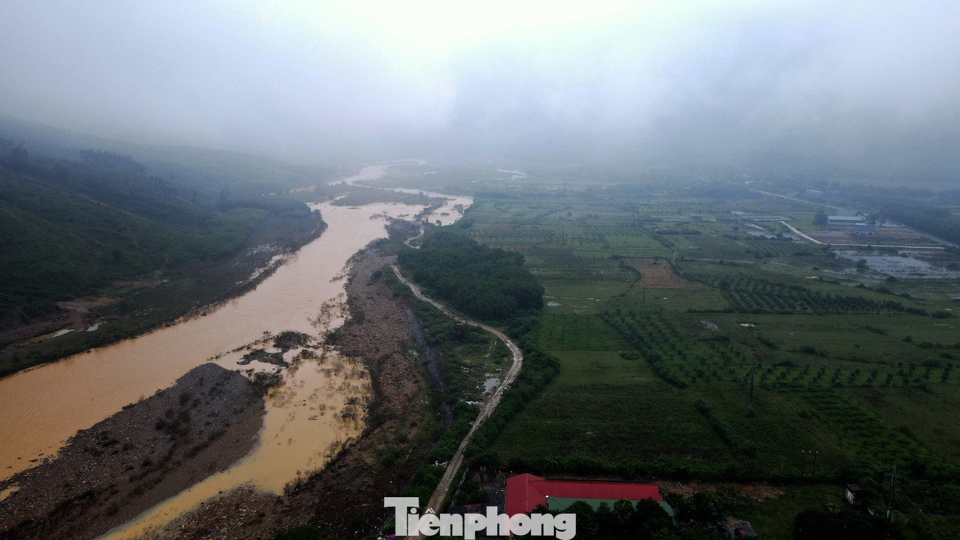 Đại diện nhà máy thủy điện Hố Hô cho biết, đơn vị đã chủ động cập nhật tình hình, thông báo rộng rãi về điều tiết nước hồ chứa để mọi người chủ động phòng tránh, ứng phó kịp thời.