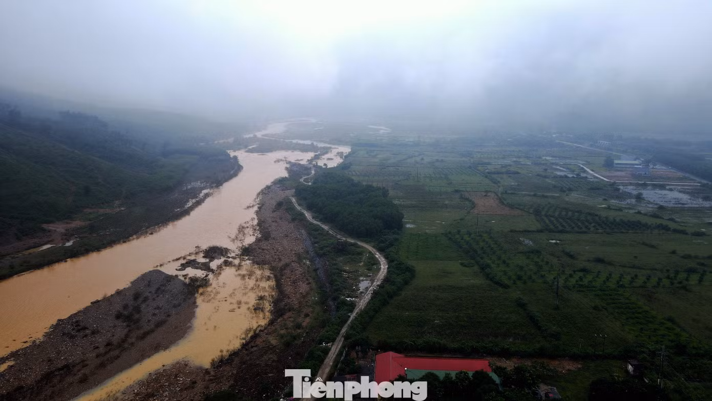 Đại diện nhà máy thủy điện Hố Hô cho biết, đơn vị đã chủ động cập nhật tình hình, thông báo rộng rãi về điều tiết nước hồ chứa để mọi người chủ động phòng tránh, ứng phó kịp thời.