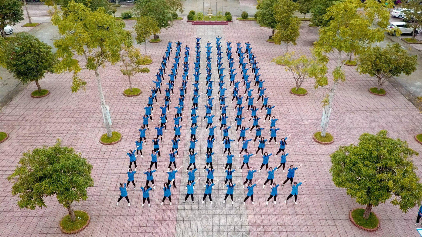 Ca khúc “Sứ mệnh thanh niên” hào hùng, hoành tráng, tươi vui hòa vào từng bước chân, thôi thúc các tầng lớp thế hệ thanh niên thực hiện sứ mệnh thiêng liêng của mình.