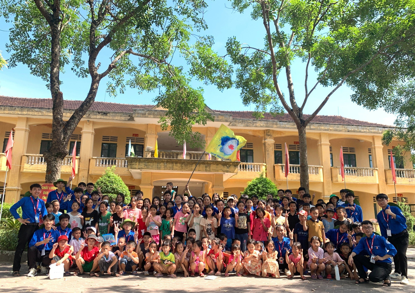 Các đội hình thanh niên tình nguyện tại Hà Tĩnh đã tổ chức hơn 1.800 buổi sinh hoạt hè cho các em thiếu nhi trên địa bàn dân cư, 162 buổi tuyên truyền trang bị kiến thức, kỹ năng phòng chống đuối nước, tai nạn thương tích và xâm hại trẻ em…