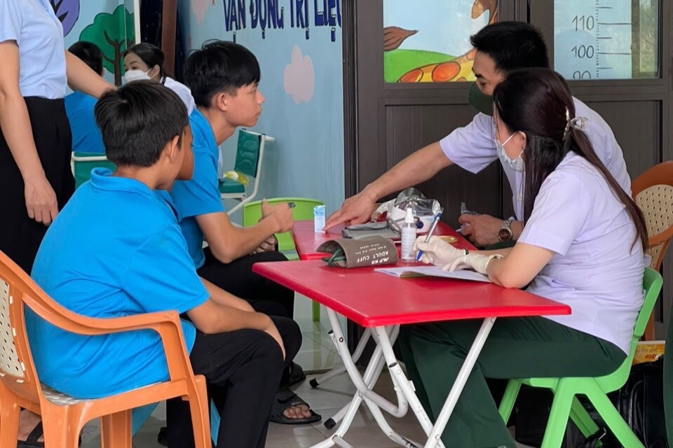 Tổ chức khám chữa bệnh miễn phí cho trẻ em có hoàn cảnh khó khăn, nấu suất cơm tình thương cho các trẻ em ở làng trẻ mồ côi SOS...