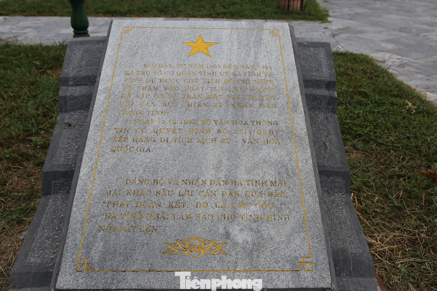 Nơi Bác nghỉ trưa và nói chuyện với cán bộ, chiến sĩ Trung đoàn 812 được dựng bia lưu niệm, ghi lại sự kiện Bác Hồ về thăm Hà Tĩnh ngày 15/6/1957 và những lời dạy của Người với cán bộ và nhân dân Hà Tĩnh.