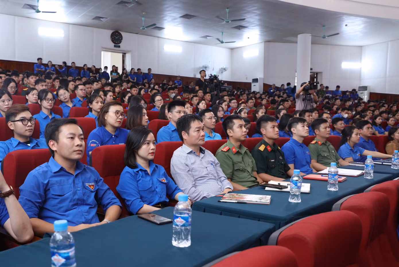 Hơn 700 cán bộ, đoàn viên, hội viên ở điểm cầu cấp tỉnh và 5.000 ĐVTN tại điểm cầu cấp huyện, cấp cơ sở tham dự hội nghị quán triệt, học tập và làm theo tư tưởng, đạo đức, phong cách Hồ Chí Minh. Hơn 700 cán bộ, đoàn viên, hội viên ở điểm cầu cấp tỉnh và 5.000 ĐVTN tại điểm cầu cấp huyện, cấp cơ sở tham dự hội nghị quán triệt, học tập và làm theo tư tưởng, đạo đức, phong cách Hồ Chí Minh.