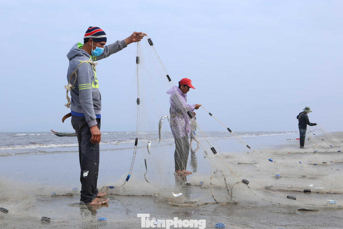 Như mẻ lưới của ngư dân Dương Thanh (trú tại xã Thịnh Lộc, huyện Lộc Hà) vào sáng ngày 2/3, thu được hơn 1 tấn cá đù, bán được gần 30 triệu đồng.