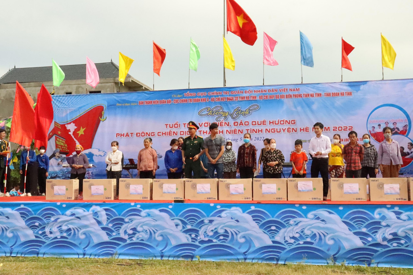 Ngày 22/5, tại xã Thạch Kim Ban Thanh niên Quân đội (Tổng cục Chính trị, Bộ Quốc phòng Việt Nam), Cục Chính trị Quân khu 4, Tỉnh đoàn Hà Tĩnh, Bộ Chỉ huy Quân sự tỉnh Hà Tĩnh, Bộ Chỉ huy Bộ đội Biên phòng tỉnh Hà Tĩnh phối hợp tổ chức chương trình “Tuổi trẻ với biển, đảo quê hương" và phát động chiến dịch Thanh niên tình nguyện hè năm 2022. Ngày 22/5, tại xã Thạch Kim Ban Thanh niên Quân đội (Tổng cục Chính trị, Bộ Quốc phòng Việt Nam), Cục Chính trị Quân khu 4, Tỉnh đoàn Hà Tĩnh, Bộ Chỉ huy Quân sự tỉnh Hà Tĩnh, Bộ Chỉ huy Bộ đội Biên phòng tỉnh Hà Tĩnh phối hợp tổ chức chương trình “Tuổi trẻ với biển, đảo quê hương" và phát động chiến dịch Thanh niên tình nguyện hè năm 2022.