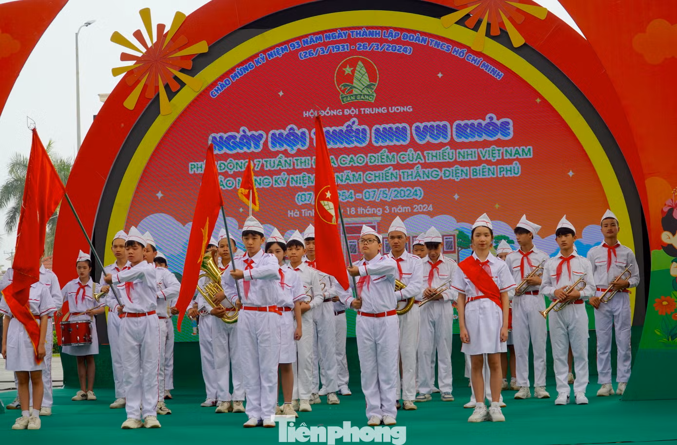 Ngày hội “Thiếu nhi vui khoẻ” được tổ chức đồng loạt tại 12 ngàn trường tiểu học trên cả nước với sự tham gia của hơn 5 triệu em đội viên, thiếu nhi khối các trường tiểu học. Ảnh: HN Ngày hội “Thiếu nhi vui khoẻ” được tổ chức đồng loạt tại 12 ngàn trường tiểu học trên cả nước với sự tham gia của hơn 5 triệu em đội viên, thiếu nhi khối các trường tiểu học. Ảnh: HN