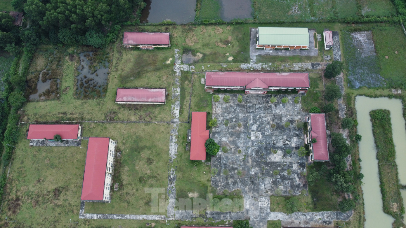 Ngôi trường này được khởi công vào năm 2011, do UBND huyện Hương Khê làm chủ đầu tư. Ngôi trường này được khởi công vào năm 2011, do UBND huyện Hương Khê làm chủ đầu tư.