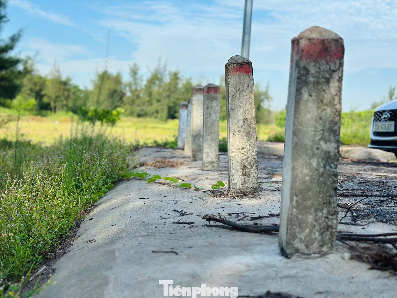 Tuyến đường thi công dở dang không chỉ gây lãng phí mà còn tiềm ẩn nhiều nguy cơ mất an toàn giao thông. Tuyến đường thi công dở dang không chỉ gây lãng phí mà còn tiềm ẩn nhiều nguy cơ mất an toàn giao thông.