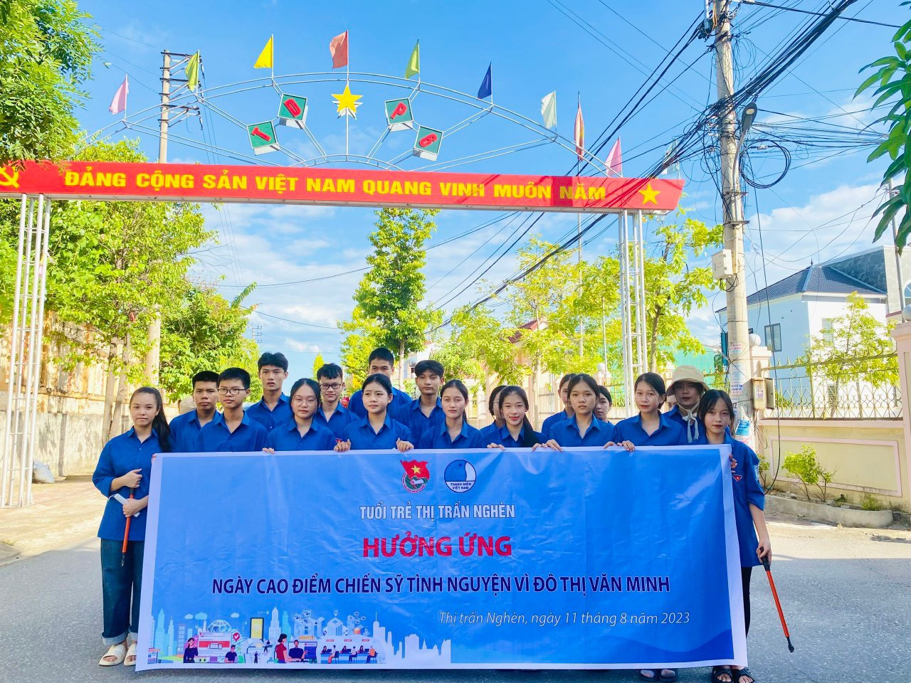 Ngày 11/8, các cấp bộ Đoàn, Hội trong toàn tỉnh đã đồng loạt ra quân hưởng ứng ngày cao điểm “Chiến sĩ tình nguyện vì đô thị văn minh và hỗ trợ người dân thực hiện dịch vụ công trực tuyến, giải quyết thủ tục hành chính”.