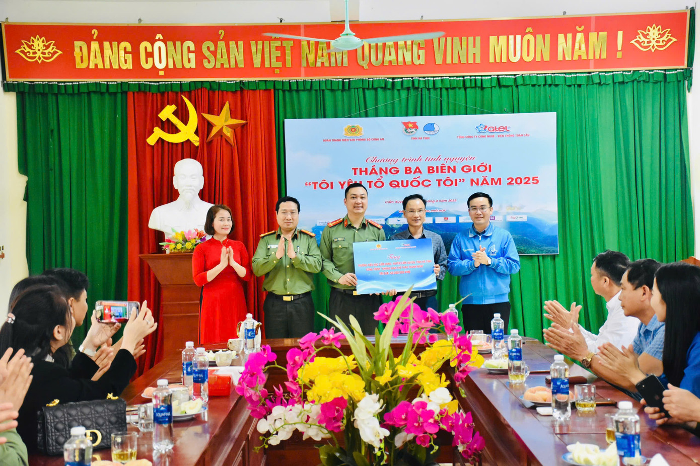 Cùng với đó kết nối trao tặng "Không gian thể thao Thanh niên”, "Hàng cây Thanh niên”.