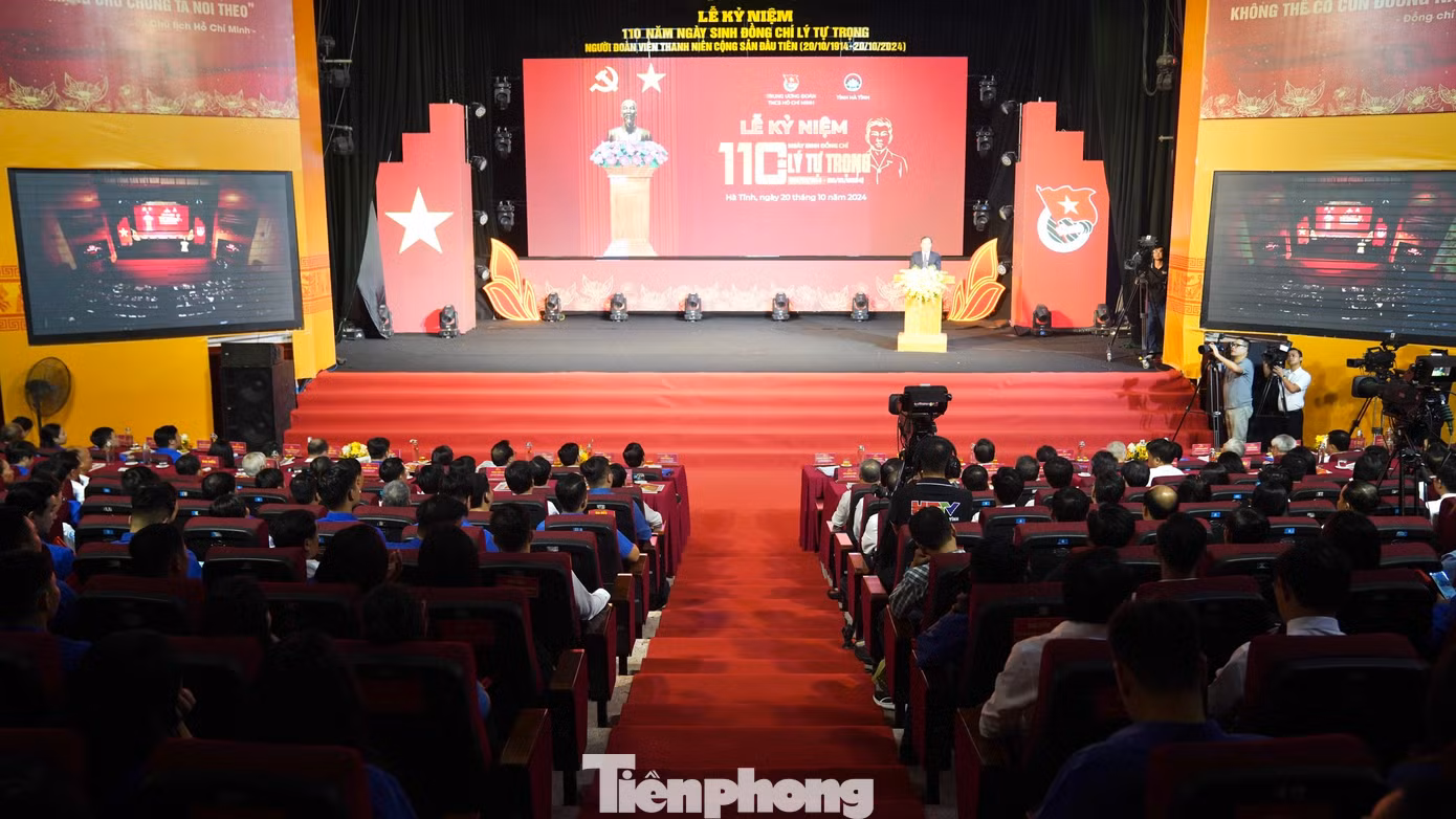 Toàn cảnh lễ Kỷ niệm 110 năm Ngày sinh anh Lý Tự Trọng.