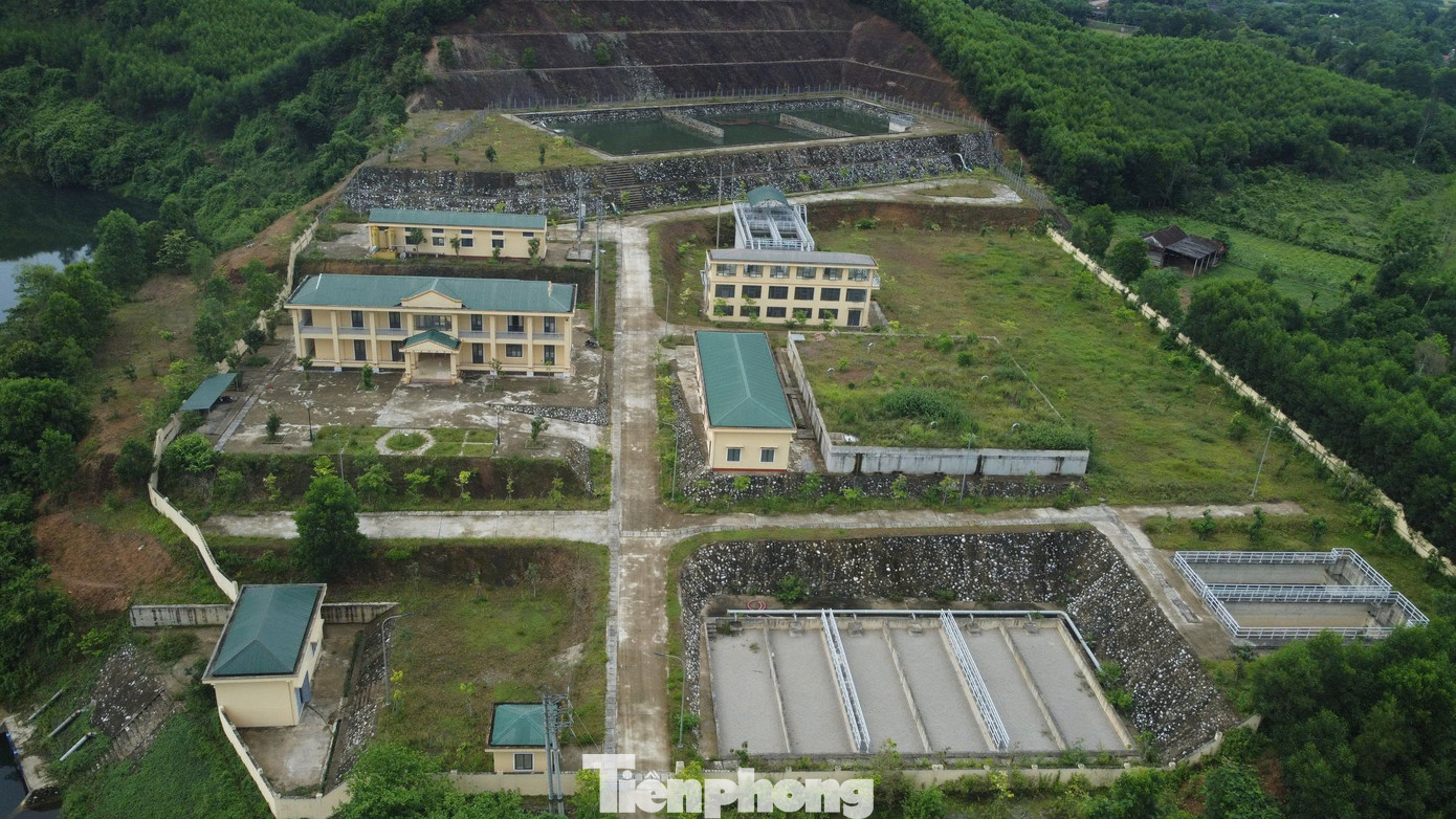 Dự án Nhà máy nước và hệ thống cấp nước sạch cho nhân dân thị trấn Hương Khê cùng 8 xã vùng phụ cận thuộc huyện Hương Khê được khởi công vào tháng 2/2020 tại khu vực đầu nguồn nước sông Tiêm, thuộc địa bàn xã Phú Gia, huyện Hương Khê, tỉnh Hà Tĩnh.