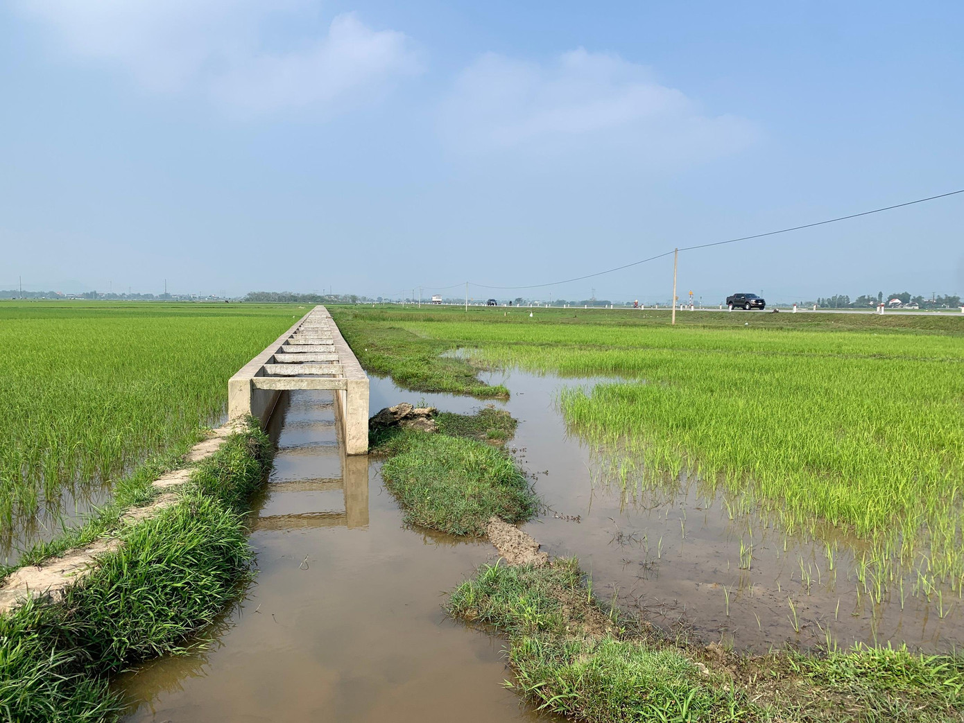 21 lô đất sát đường quốc lộ 8A bán đấu giá thành công vào năm 2020 nhưng sau 2 năm vẫn chưa làm xong hạ tầng.