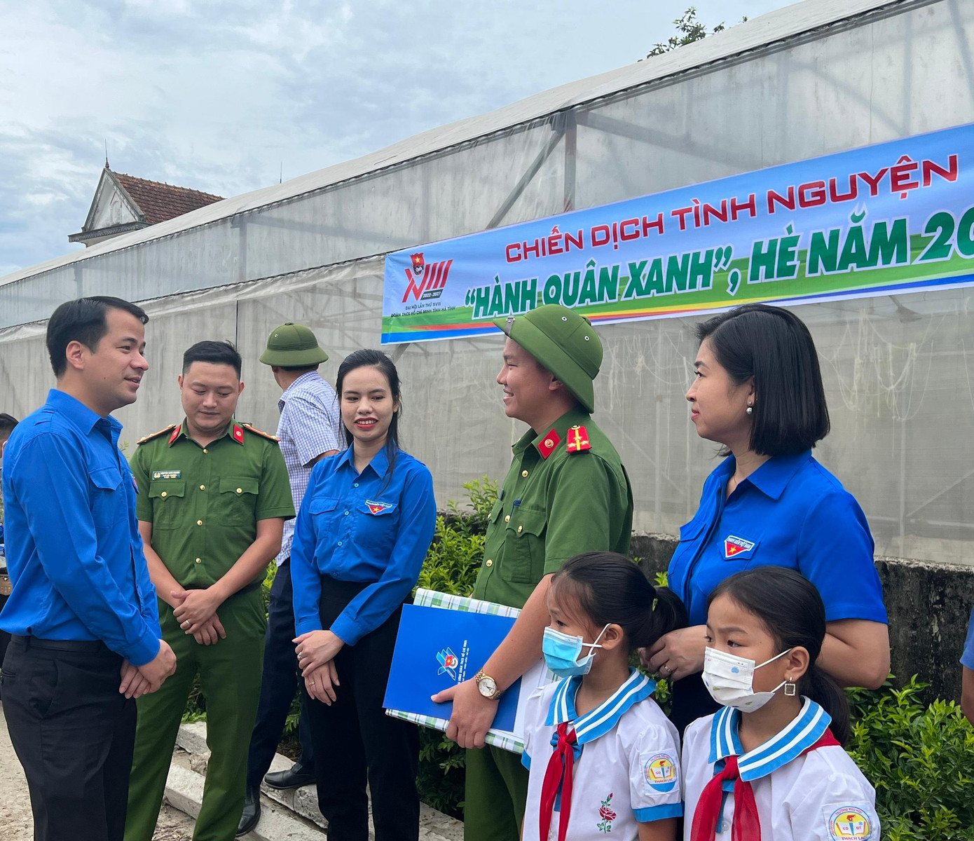 Bí thư BCH Trung ương Đoàn Ngô Văn Cương cùng đoàn công tác đã đến thăm, động viên và tặng quà cho Đội hình Hành quân xanh tại Hà Tĩnh. Bí thư BCH Trung ương Đoàn Ngô Văn Cương cùng đoàn công tác đã đến thăm, động viên và tặng quà cho Đội hình Hành quân xanh tại Hà Tĩnh.