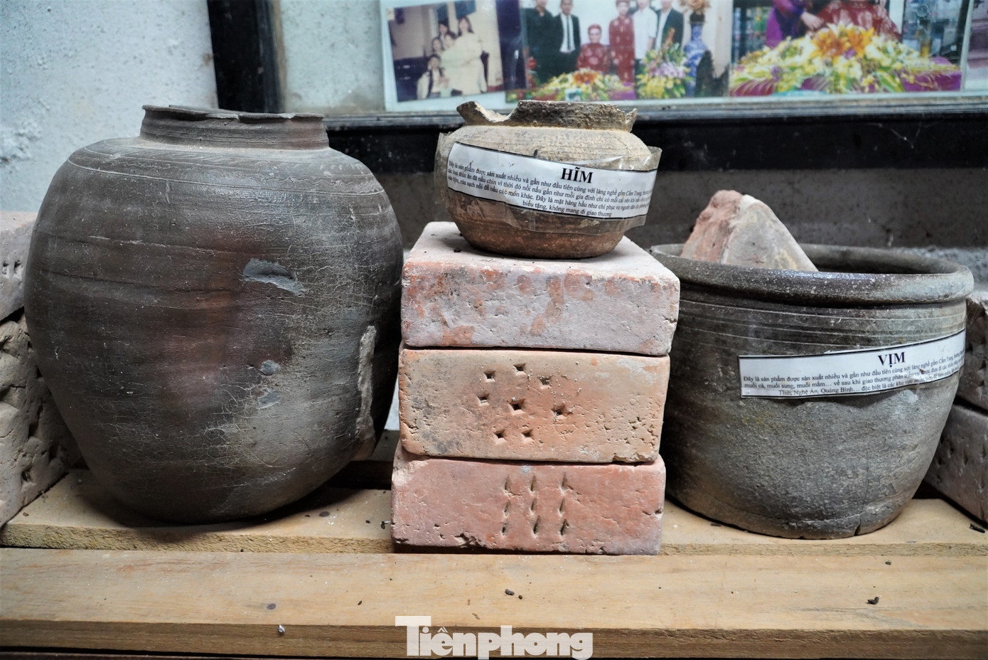 Cùng với vịm, sản phẩm hĩm cũng được sản xuất nhiều, dùng để nấu chín thức ăn. Đây là mặt hàng gần như chỉ phục vụ cho người dân địa phương.