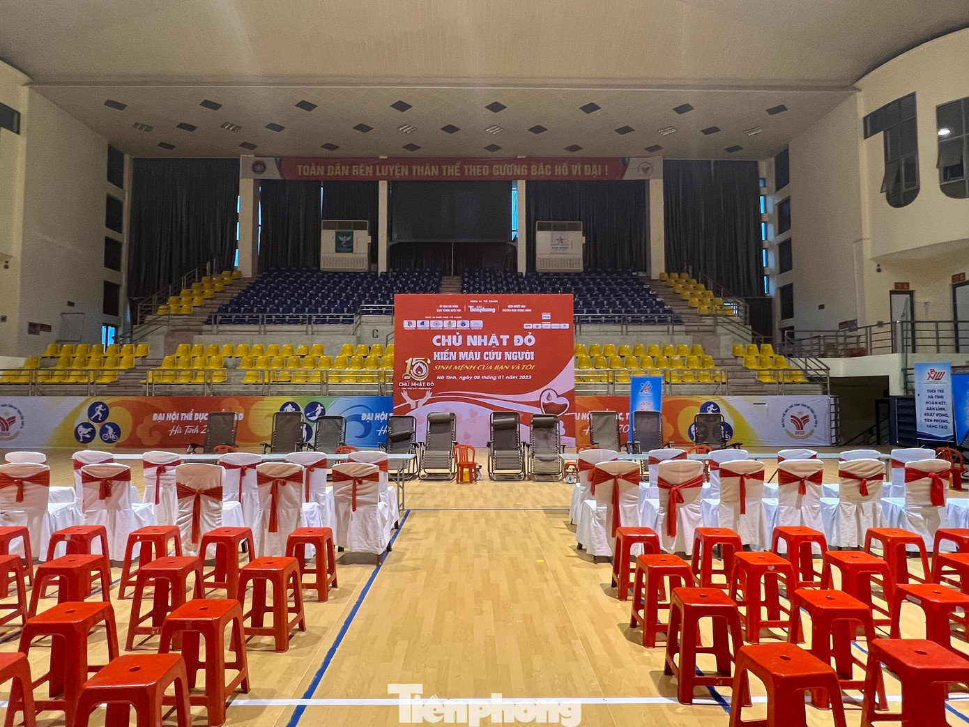 Ngày hội hiến máu Chủ nhật Đỏ với thông điệp “Hiến máu cứu người – Sinh mệnh bạn và tôi&quot;.