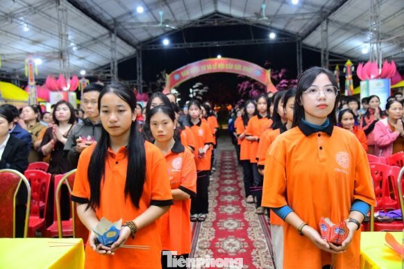 Buổi lễ có sự tham gia của hàng nghìn người dân, cùng chính quyền địa phương và các tăng ni, phật tử. Buổi lễ có sự tham gia của hàng nghìn người dân, cùng chính quyền địa phương và các tăng ni, phật tử.