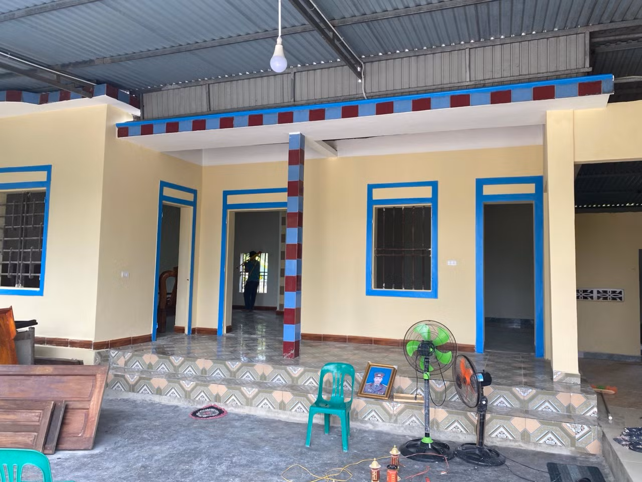 Ngôi nhà của một hộ gia đình chính sách được sơn sửa lại như mới.