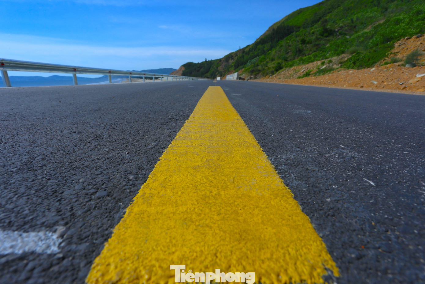 Công trình có tổng mức đầu tư gần 1.500 tỷ đồng, gồm vốn ngân sách Trung ương, vốn trái phiếu Chính phủ và các nguồn khác. Dự án được khởi công từ năm 2018, có một số đoạn tuyến đã hoàn thành từ những năm trước. Công trình có tổng mức đầu tư gần 1.500 tỷ đồng, gồm vốn ngân sách Trung ương, vốn trái phiếu Chính phủ và các nguồn khác. Dự án được khởi công từ năm 2018, có một số đoạn tuyến đã hoàn thành từ những năm trước.