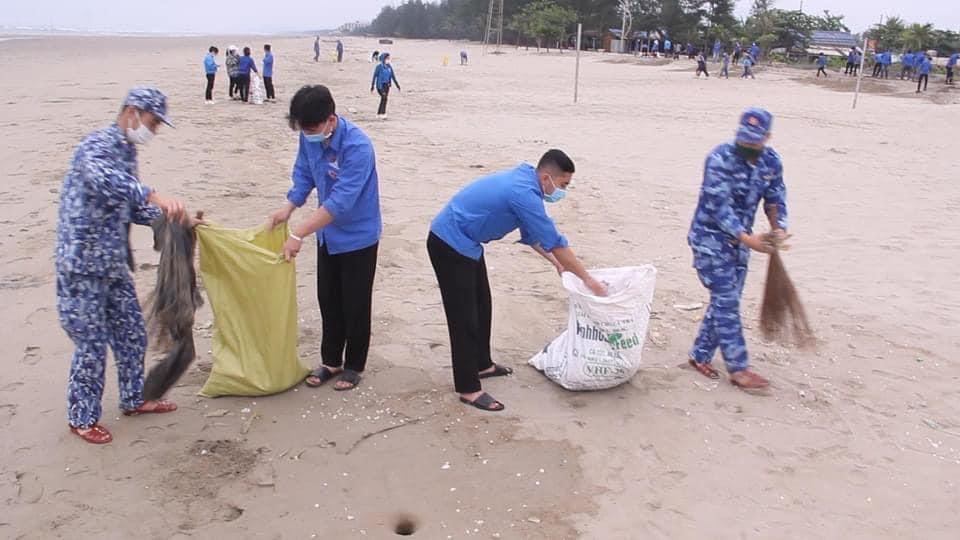 Ngoài hoạt động trên, trong mùa khai trương du lịch biển, Huyện đoàn Nghi Xuân cũng đang triển khai gần 30 hoạt động, tiêu biểu như: xây dựng chợ dân sinh giảm rác thải nhựa tại chợ Giang Đình; tổ chức hội trại khai trương du lịch biển Xuân Thành; phối hợp tổ chức Giải bóng chuyền nam thanh niên truyền thống năm 2022…