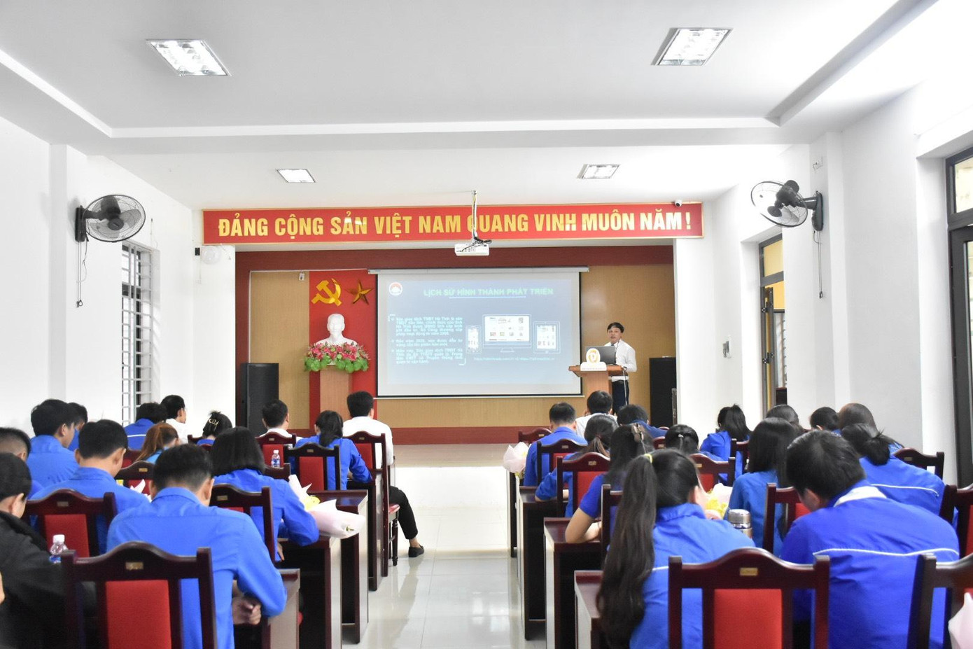 Toàn cảnh buổi tổ chức chương trình. Toàn cảnh buổi tổ chức chương trình.