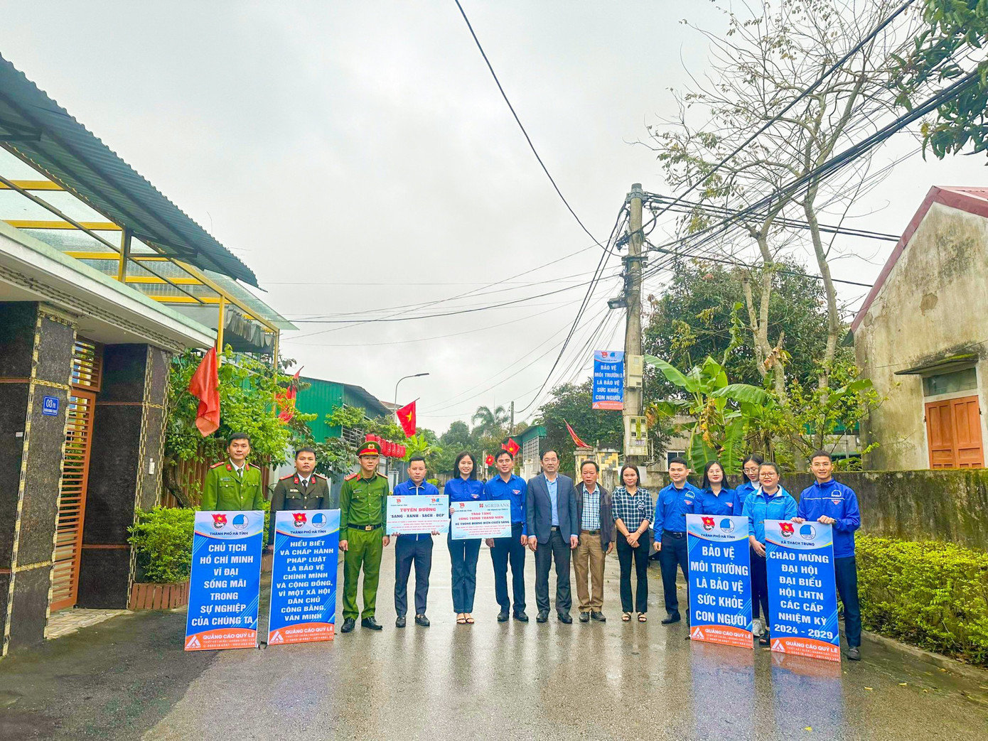 Tuổi trẻ Hà Tĩnh sôi nổi thực hiện ngày cao điểm “Tình nguyện xây dựng đô thị văn minh năm 2024”.