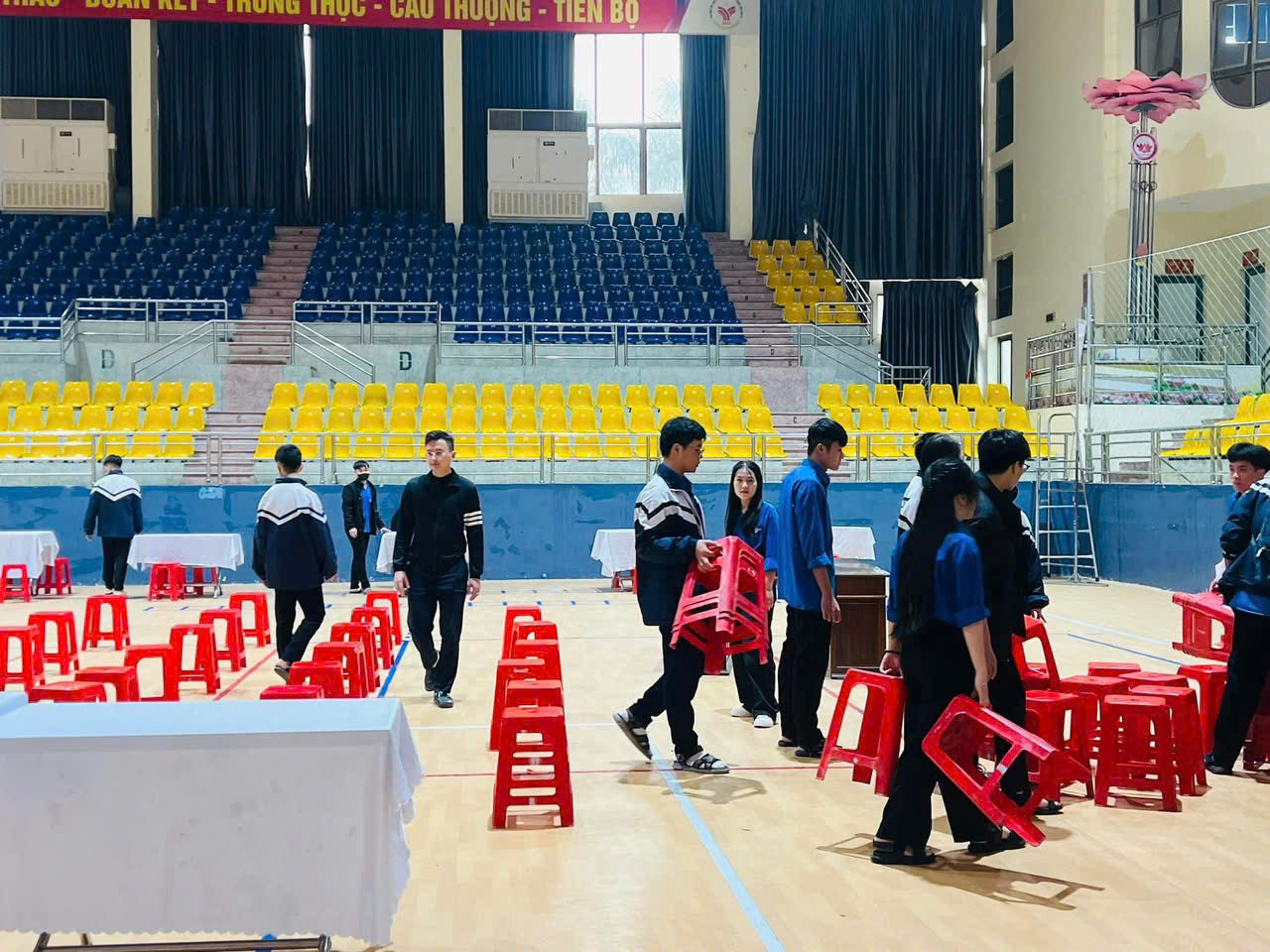 Hoạt động tuyên truyền về ngày hội Chủ Nhật Đỏ được đoàn viên thanh niên tổ chức triển khai trong những ngày qua. Hoạt động tuyên truyền về ngày hội Chủ Nhật Đỏ được đoàn viên thanh niên tổ chức triển khai trong những ngày qua.