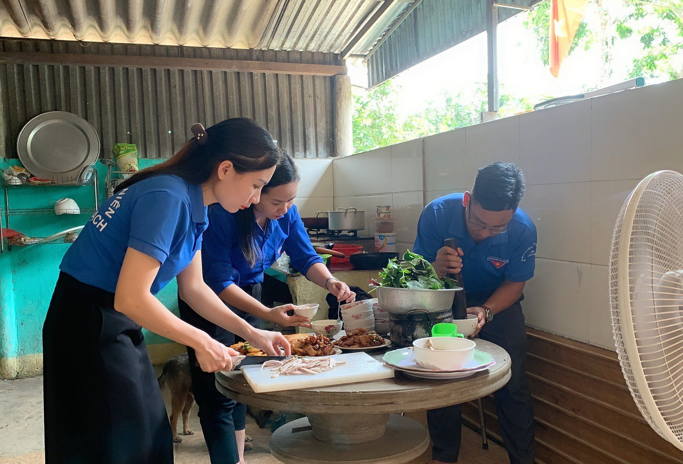 Hoạt động tổ chức bữa cơm tri ân của các bạn đoàn viên, thanh niên tại huyện Hương Khê là hoạt động thường xuyên, có ý nghĩa trong các dịp kỷ niệm các ngày lễ lớn.