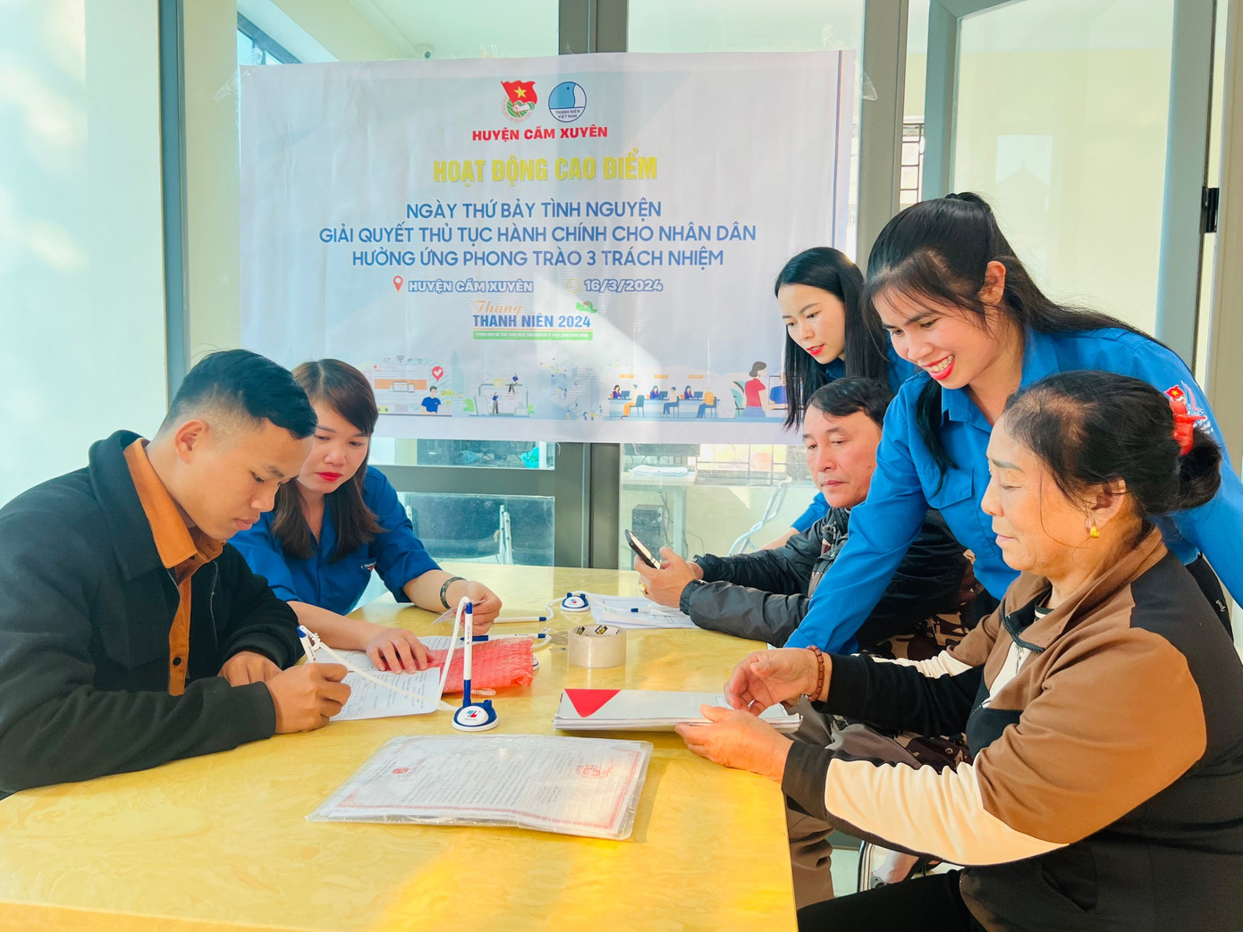 Cùng với đó tổ chức lớp tập huấn nâng cao năng lực số cho ĐVTN, hướng dẫn, cài đặt, đăng ký tài khoản, sử dụng các ứng dụng VNeID, VssID, các ứng dụng thanh toán điện tử…