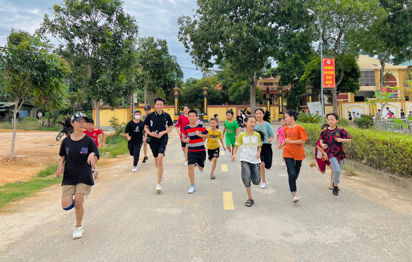 Những bước chân vì cộng đồng chặng 12 được khởi động đồng loạt tại 63 tỉnh, thành phố. Đây cũng là một trong các hoạt động thiết thực, ý nghĩa của các cấp bộ Hội, hội viên, thanh niên cả nước hưởng ứng Chiến dịch Thanh niên tình nguyện Hè năm 2023.