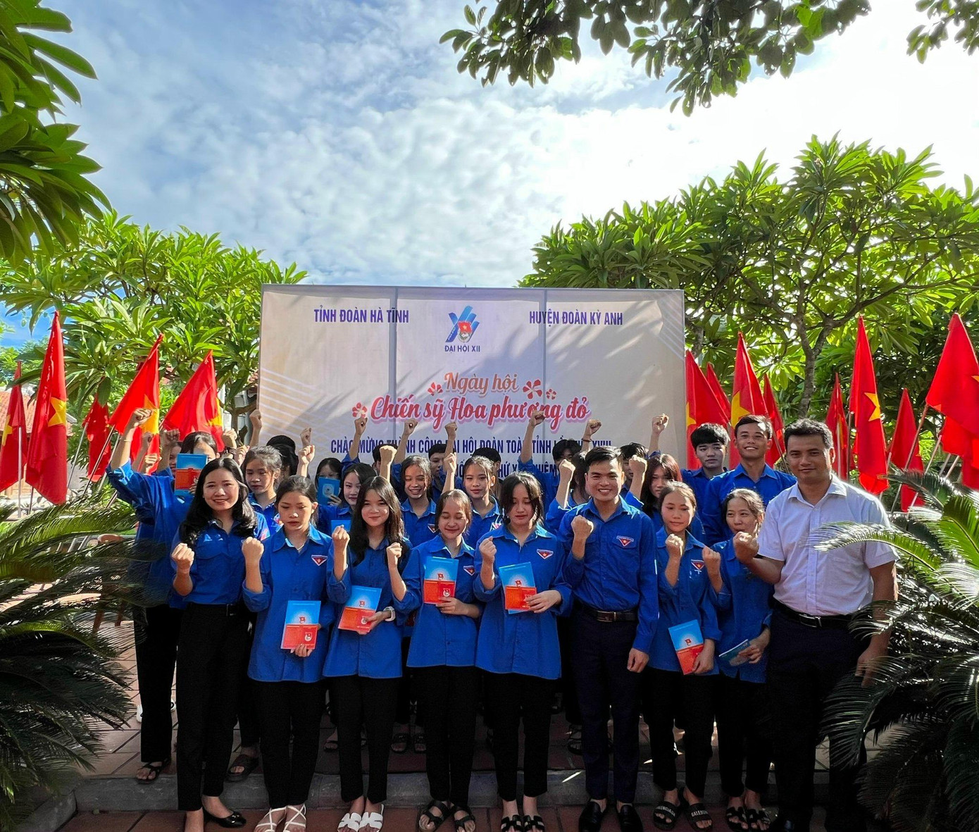 Hoạt động kết nạp Đoàn viên mới được triển khai tại Huyện Đoàn Kỳ Anh. Hoạt động kết nạp Đoàn viên mới được triển khai tại Huyện Đoàn Kỳ Anh.