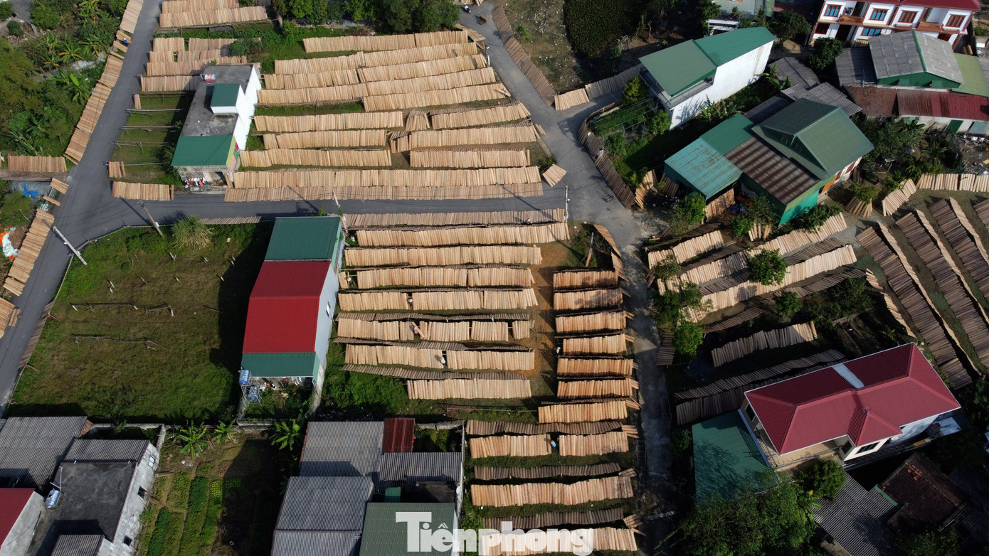 Theo lãnh đạo UBND xã Thạch Hưng, hiện toàn xã có khoảng 80 hộ dân tham gia sản xuất bánh đa nem. Bình quân mỗi năm từ làng nghề làm bánh cho doanh thu đạt khoảng 30 tỉ đồng.