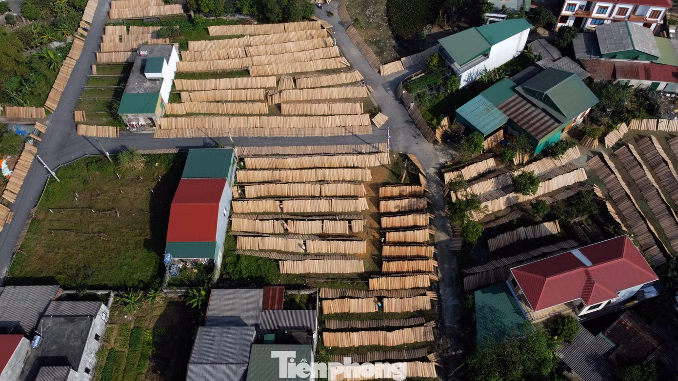 Theo lãnh đạo UBND xã Thạch Hưng, hiện toàn xã có khoảng 80 hộ dân tham gia sản xuất bánh đa nem. Bình quân mỗi năm từ làng nghề làm bánh cho doanh thu đạt khoảng 30 tỉ đồng.