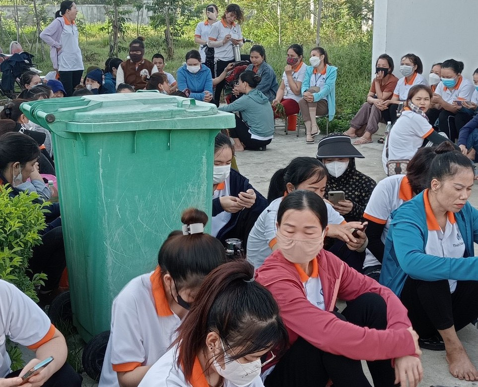 Người lao động đình công đòi quyền lợi. Người lao động đình công đòi quyền lợi.