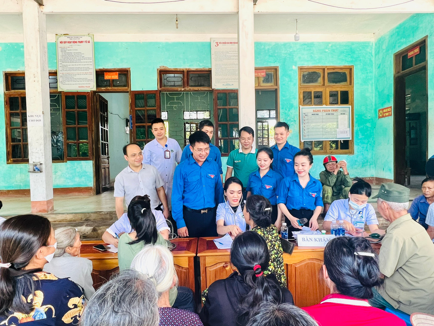 Sau lễ ra quân, các đội hình tình nguyện đã tập trung triển khai các phần việc ý nghĩa như: hỗ trợ xây dựng nông thôn mới; khám chữa bệnh, tư vấn, cấp phát thuốc cho 400 người dân; triển khai thay thế, sửa chữa thiết bị điện cho các hộ đối tượng chính sách.