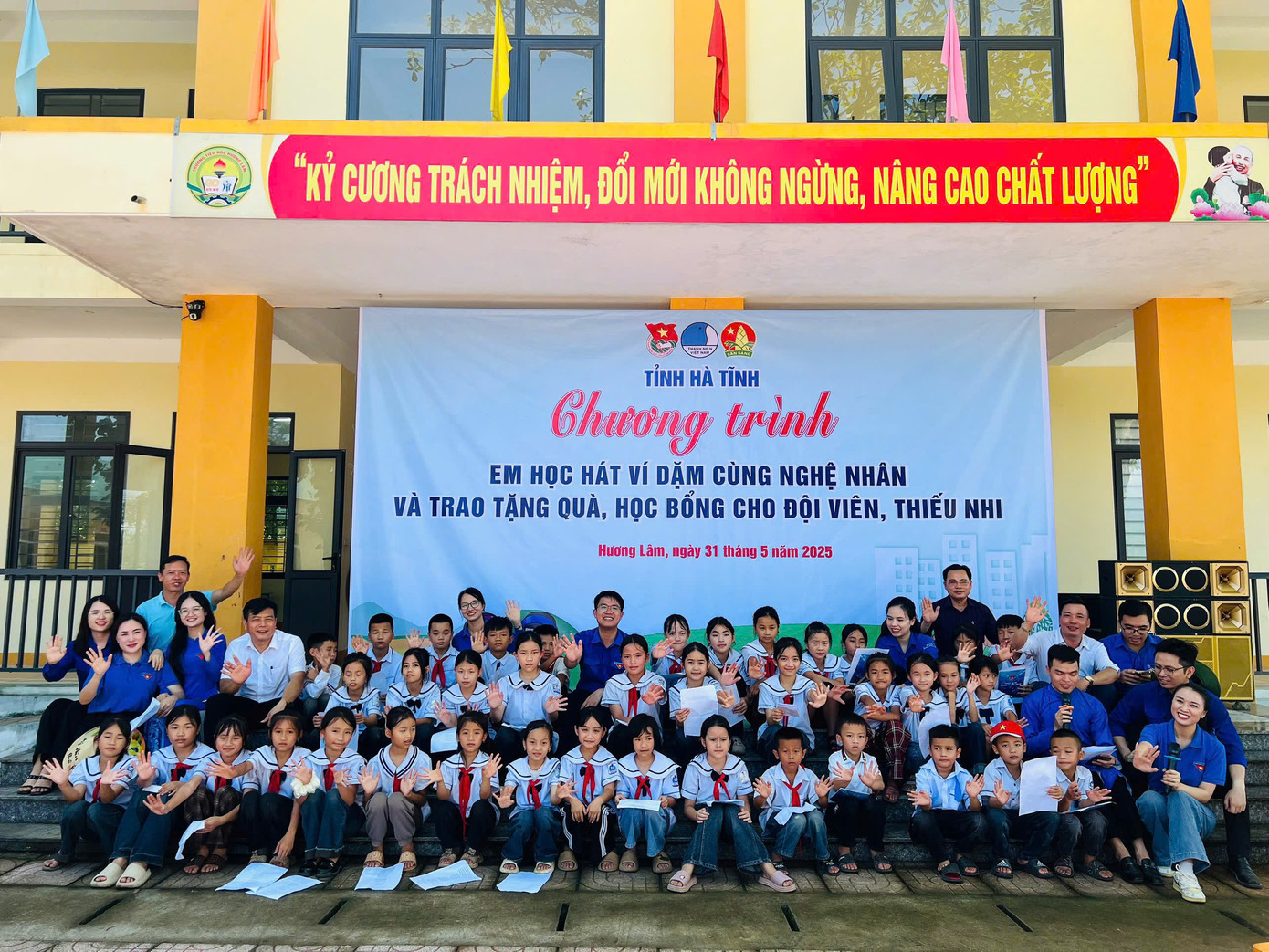 Cùng với đó tổ chức cắt tóc miễn phí tại huyện Hương Khê.