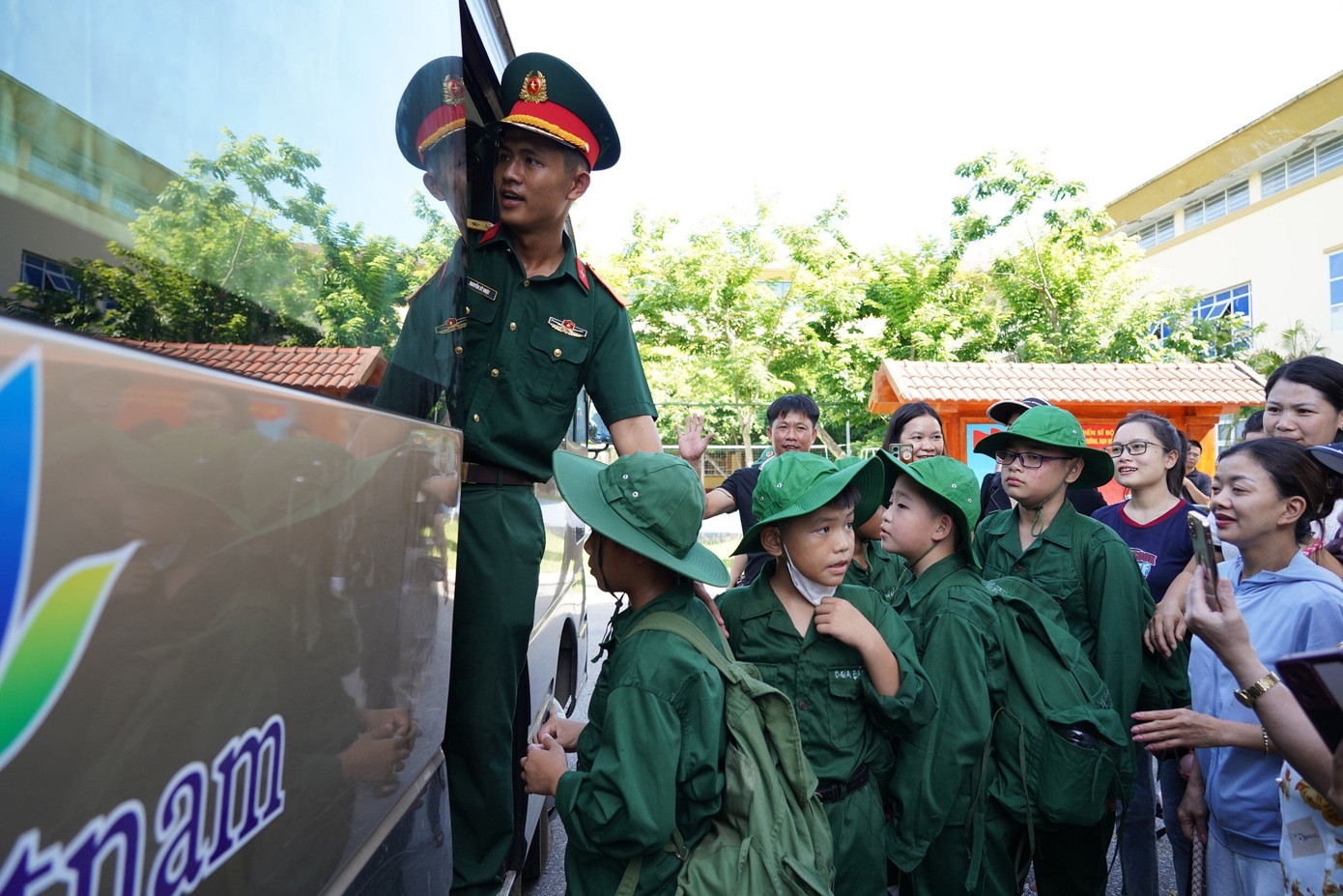 Ngoài ra việc tham gia học kỳ trong quân đội cũng nhằm giáo dục lòng yêu nước, tinh thần tự hào dân tộc, tự lập, kiên định để vượt qua khó khăn và thử thách; rèn luyện các kỹ năng xã hội, nâng cao trách nhiệm của thế hệ trẻ đối với xã hội.