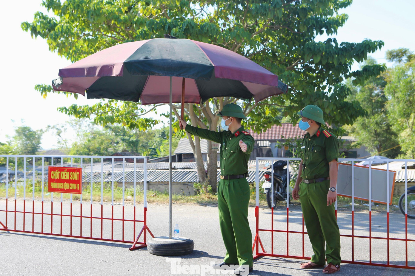 Một chốt kiểm soát dịch hoạt động tại Hà Tĩnh. Một chốt kiểm soát dịch hoạt động tại Hà Tĩnh.