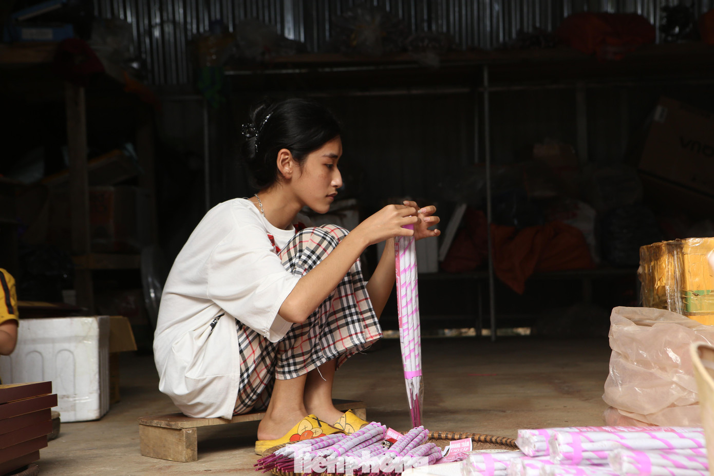 Hương sau khi làm xong sẽ được đóng gói và đưa đi tiêu thụ.