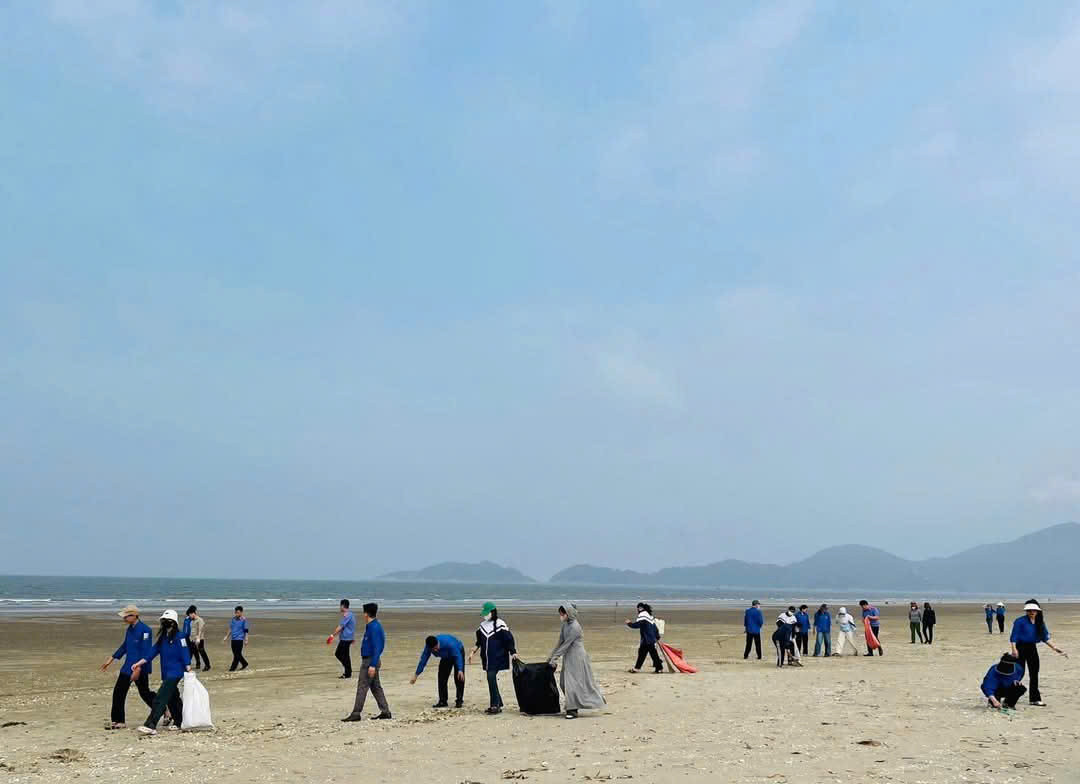 Cùng với đó, tuổi trẻ Hà Tĩnh đã thực hiện 1.025 hoạt động tình nguyện tham gia bảo vệ môi trường, ứng phó với biến đổi khí hậu.