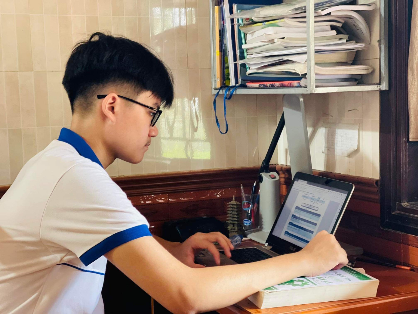 Góc học tập của em Hiệp.