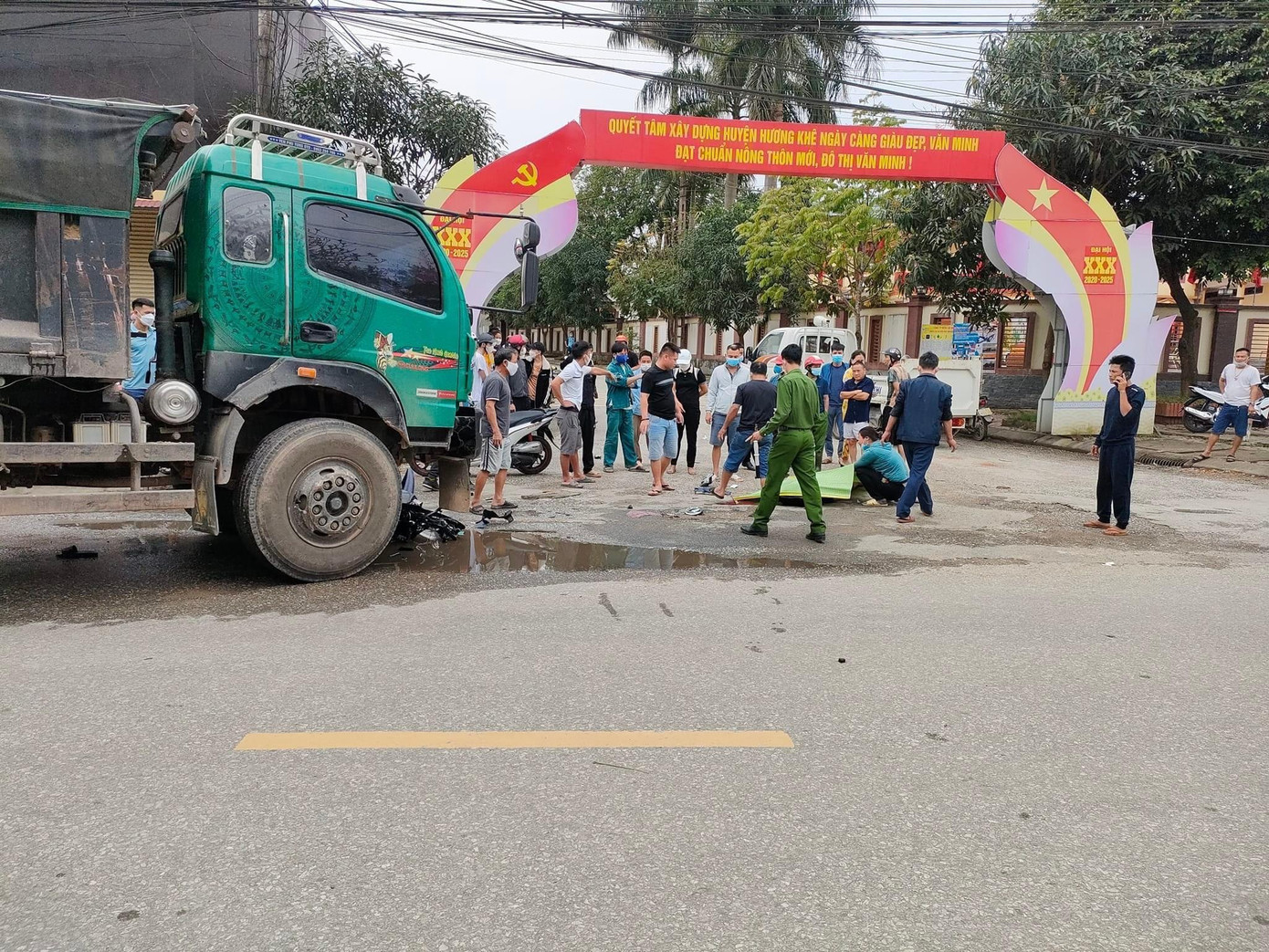 Hiện trường vụ tai nạn khiến nam sinh 20 tuổi tử vong.