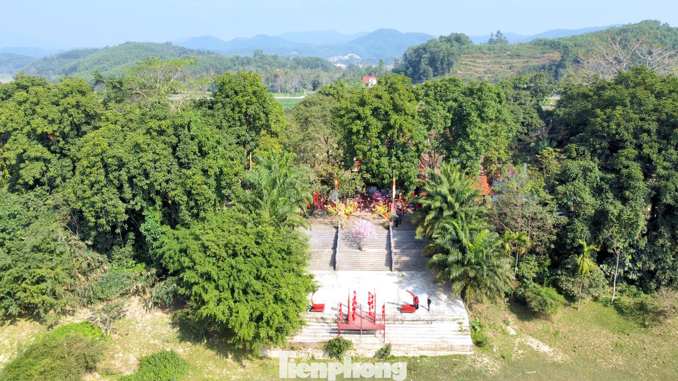 Chùa Tượng Sơn được xây dựng từ thời Hậu Lê, đời Lê Dụ Tông - thế kỷ XVIII, tại xóm Vĩnh Tuy, làng Yên Hồ, xã Tình Diệm nay là thôn 1, xã Sơn Giang, huyện Hương Sơn (Hà Tĩnh). Chùa do bà Đặng Phùng Hầu (vợ của Tạ hiểu điểm Tham đốc quận công Bùi Tướng Công), là bà ngoại của danh y Hải Thượng Lãn Ông Lê Hữu Trác nêu ý tưởng xây dựng.