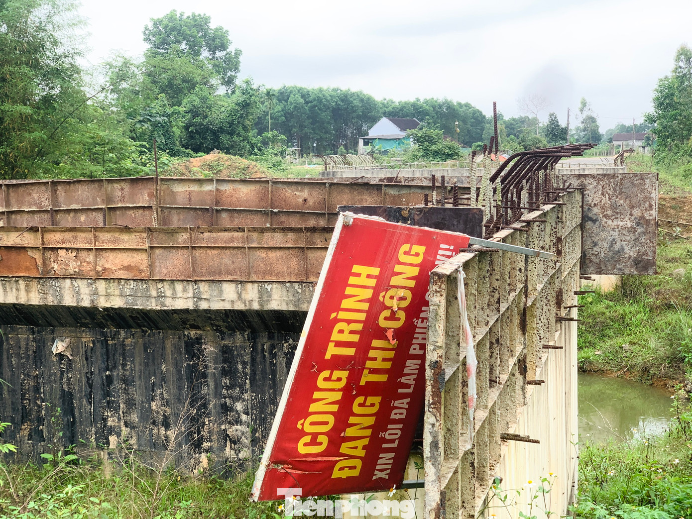 Công trình dang dở hơn 1 năm qua. Công trình dang dở hơn 1 năm qua.