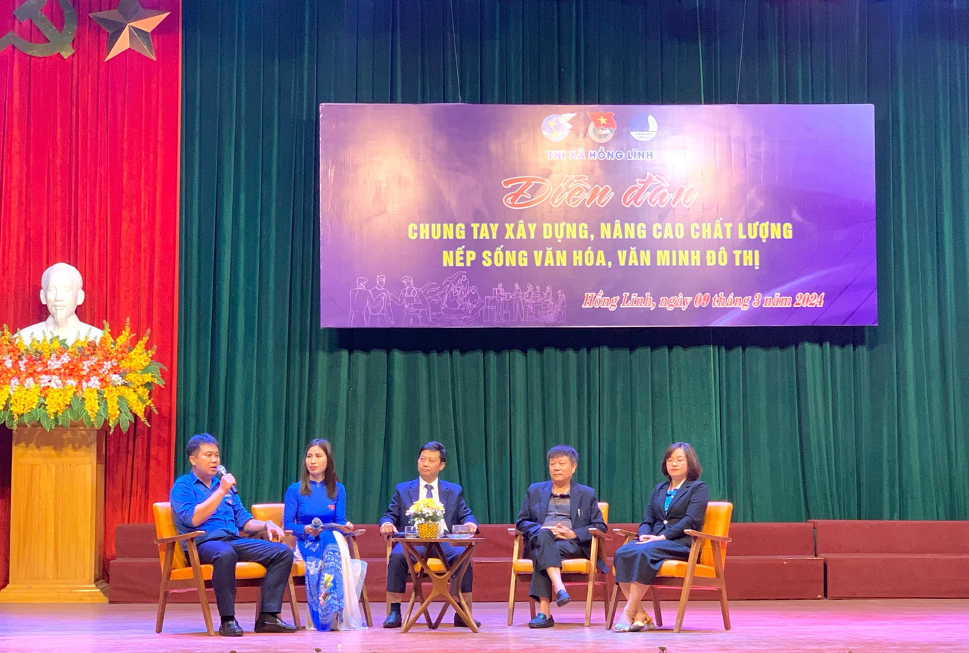 Các cơ sở Đoàn, Hội triển khai hơn 300 hoạt động tuyên truyền về lối sống văn minh, ứng xử văn hóa, giữ gìn trật tự an toàn xã hội, an toàn giao thông, bảo vệ môi trường và cảnh quan đô thị.