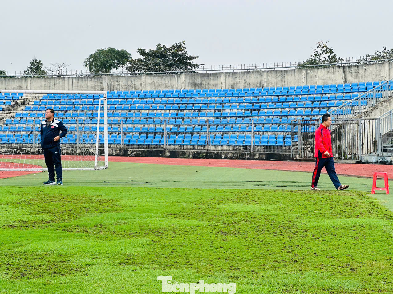 Việc chất lượng sân không đảm bảo đã gây ảnh hưởng đến quá trình thi đấu. Điều này không chỉ gây ảnh hưởng lớn đến chất lượng trận đấu mà còn tăng nguy cơ chấn thương cho người chơi. Việc chất lượng sân không đảm bảo đã gây ảnh hưởng đến quá trình thi đấu. Điều này không chỉ gây ảnh hưởng lớn đến chất lượng trận đấu mà còn tăng nguy cơ chấn thương cho người chơi.