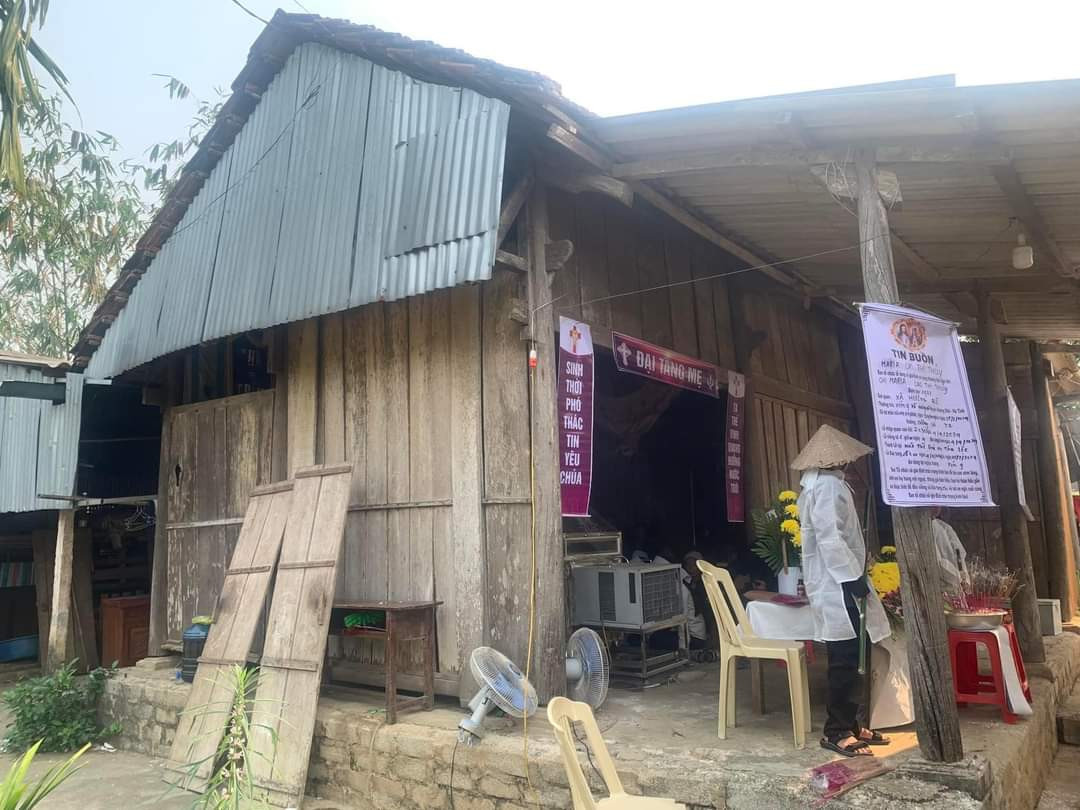 Gia đình tổ chức lo hậu sự cho chị T.