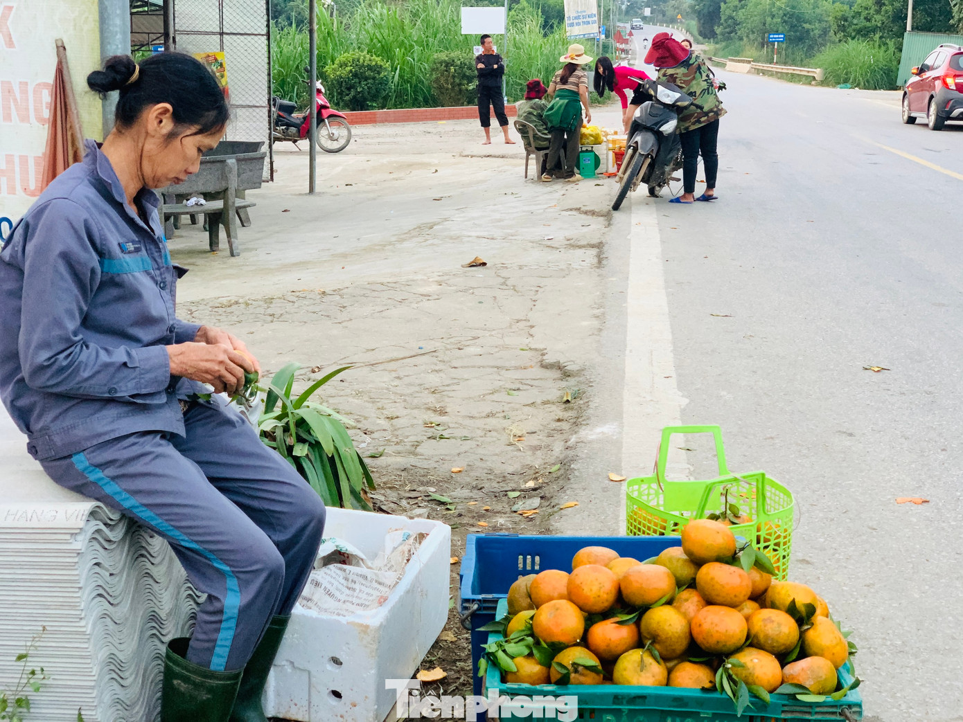 Theo bà Nguyễn Thị An (trú xã Sơn Trường, huyện Hương Sơn), năm nay cam giá cao hơn với những năm trước. Hiện tại giá dao động từ 30-60 ngàn đồng/kg. Thời điểm trong Tết giá cam đẹp nhất trên 70 ngàn đồng/kg.